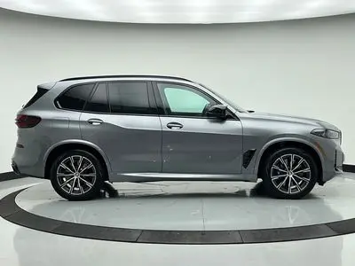 2025 BMW X5 M60i photo 4