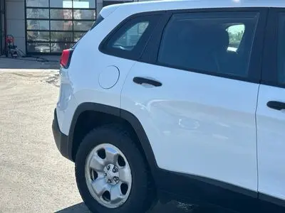 2018 Jeep Cherokee Sport photo 3