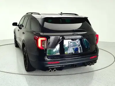 2022 Ford Explorer ST 4WD photo 4