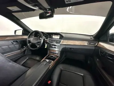 2011 Mercedes-Benz E-Class E350 Luxury 4MATIC photo 2