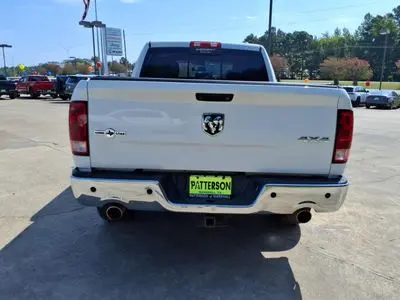 2012 RAM 1500 SLT 4x4 Crew Cab photo 3