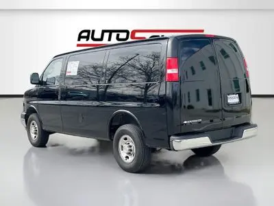2024 Chevrolet Express 2500 Work Van HD photo 5