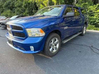 2018 RAM 1500 Express 4x4 Crew Cab 5'7 photo 2