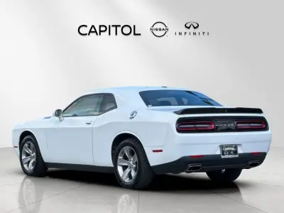 2019 Dodge Challenger SXT Auto photo 3