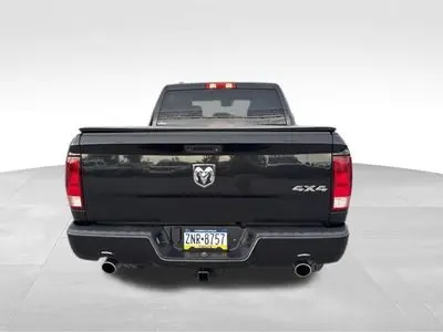 2018 RAM 1500 Express 4x4 Crew Cab 5'7 photo 5