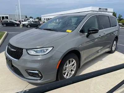 2025 Chrysler Pacifica Select photo 3