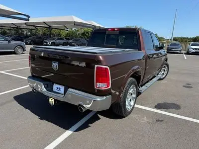 2015 RAM 1500 Laramie Crew Cab photo 5