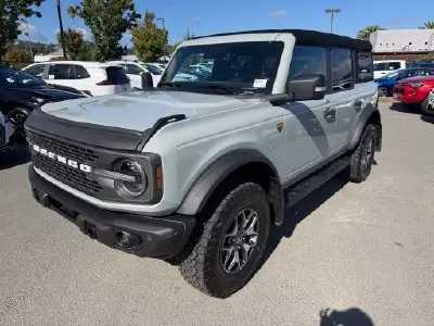2023 Ford Bronco Badlands 4WD photo 2