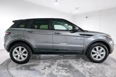 2017 Land Rover Range Rover Evoque SE photo 5