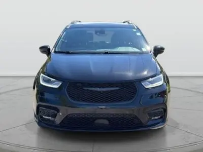 2025 Chrysler Pacifica Limited photo 2