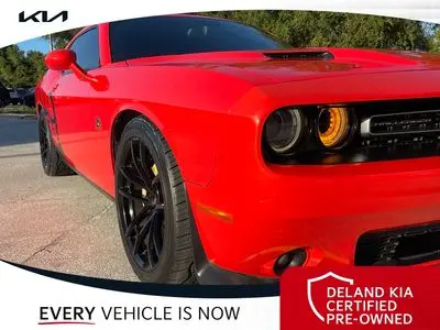 2016 Dodge Challenger Scat Pack photo 2