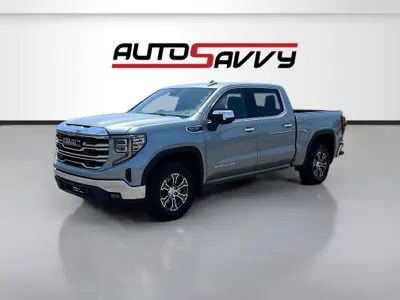 2025 GMC Sierra 2WD Crew Cab Short Box SLT photo 3