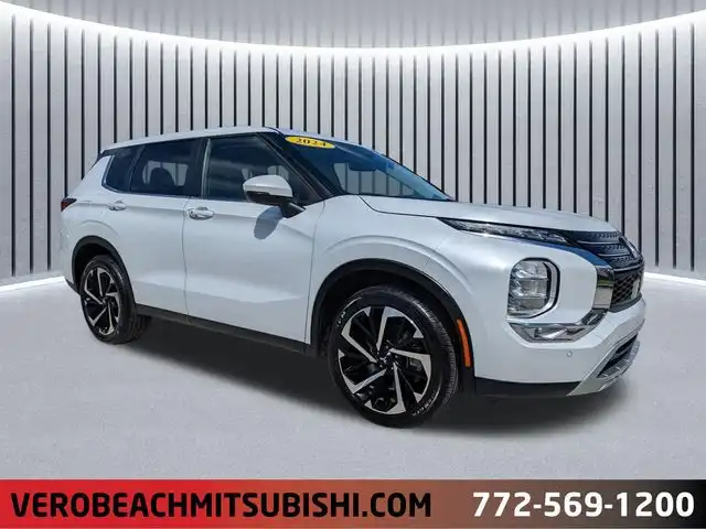 2024 Mitsubishi Outlander SE 2WD's photo