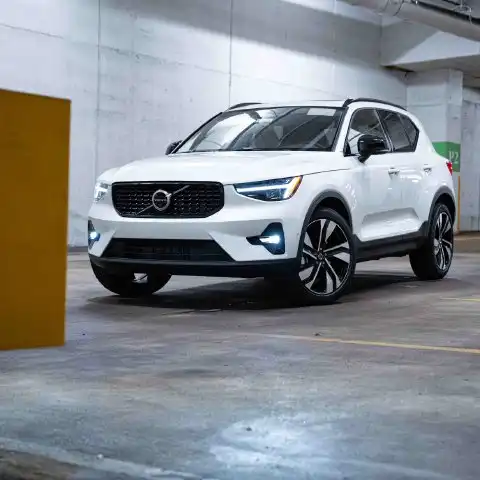 2026 Volvo XC40 B5 Plus Dark AWD's photo