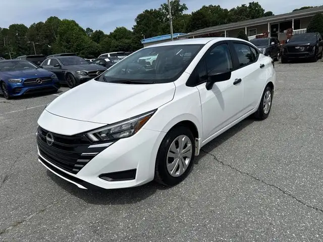 2025 Nissan Versa 1.6 S CVT's photo
