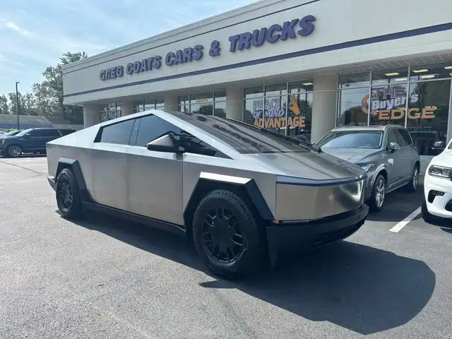 2024 Tesla Cybertruck AWD's photo