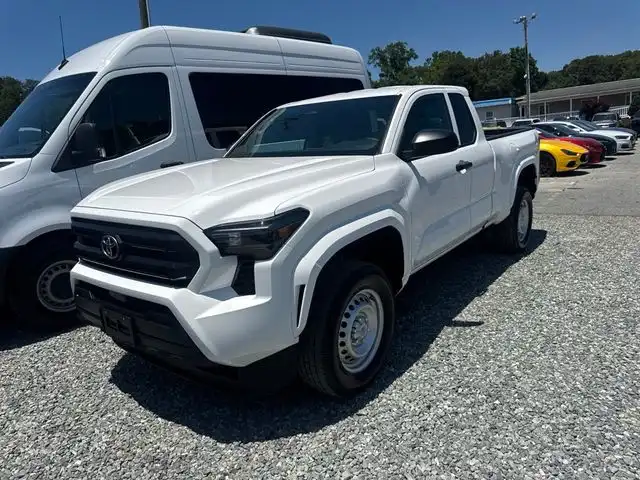 2025 Toyota Tacoma SR 4x2 XtraCab's photo