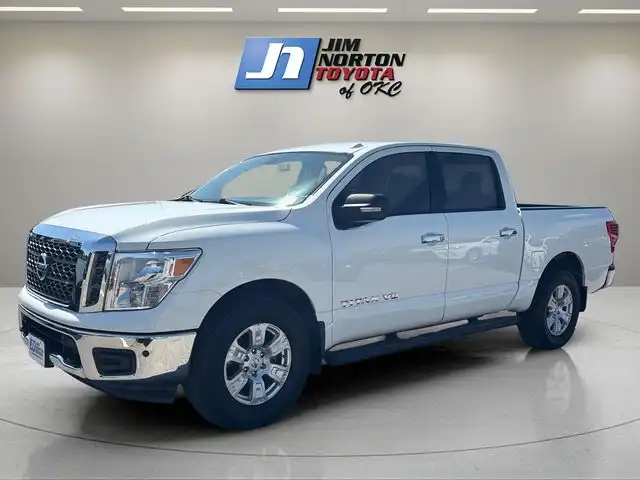 2018 Nissan Titan SV 4X4 Crew Cab's photo