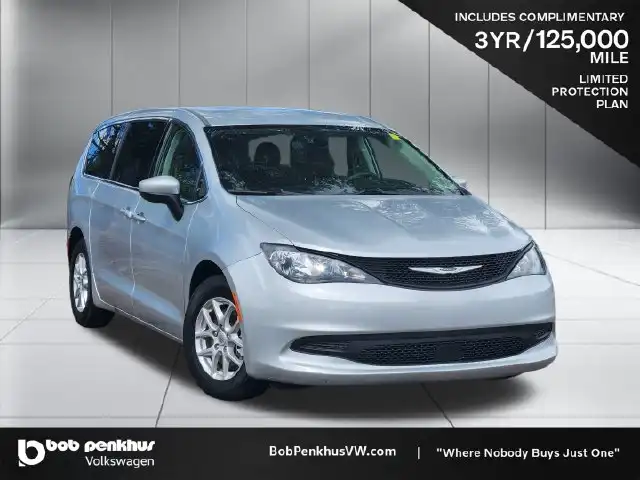 2023 Chrysler Voyager LX's photo