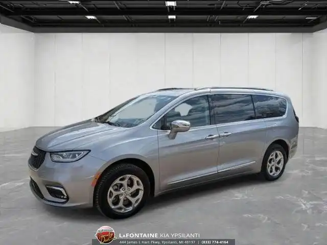 2021 Chrysler Pacifica Limited's photo