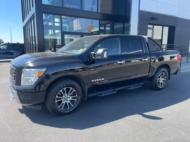 2021 Nissan Titan SV 2WD Crew Cab's photo