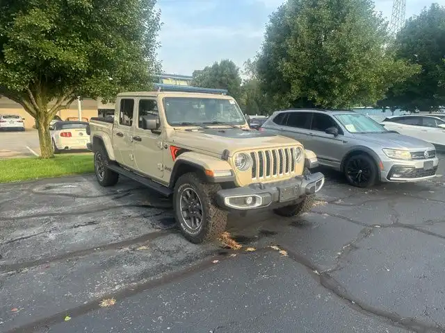 2022 Jeep Gladiator Overland's photo