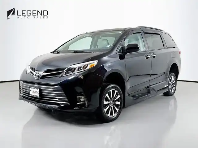 2018 Toyota Sienna Limited 7-Passenger V6's photo