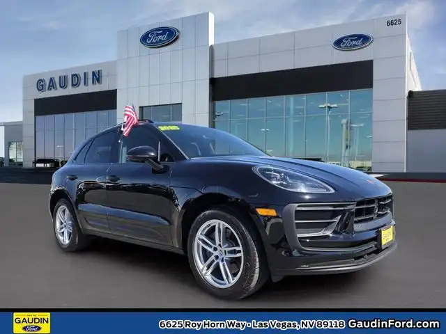 2025 Porsche Macan Base's photo