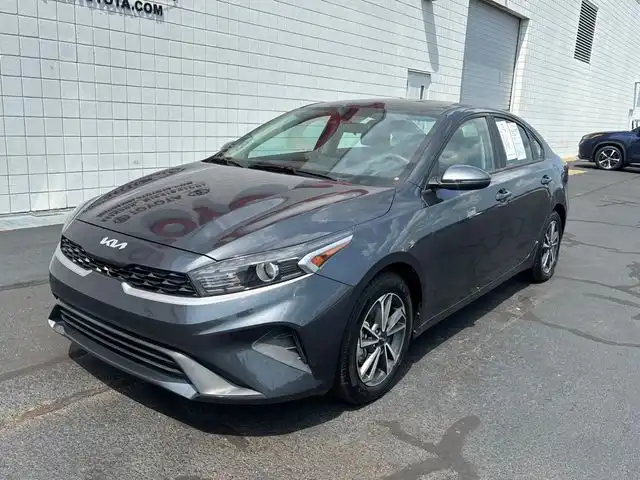 2023 Kia Forte LXS AT's photo