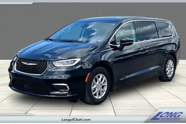 2023 Chrysler Pacifica Touring L's photo