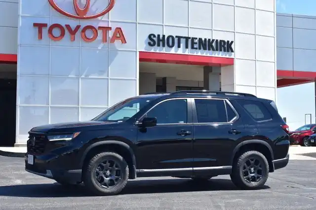 2025 Honda Pilot TrailSport AWD's photo