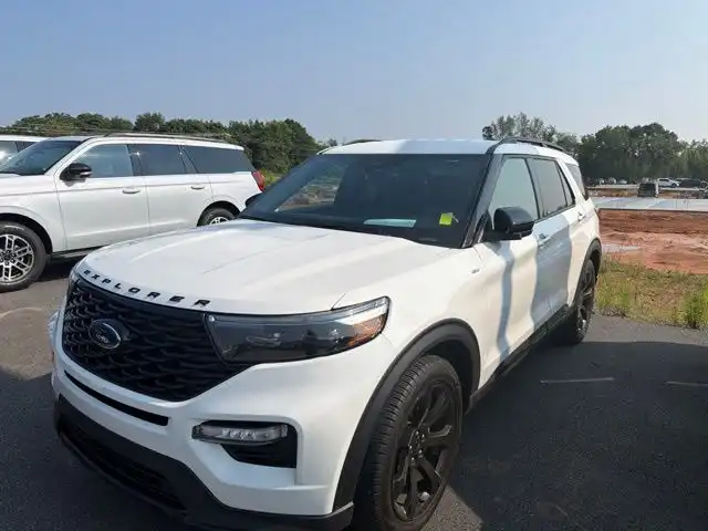2023 Ford Explorer ST-LINE RWD's photo