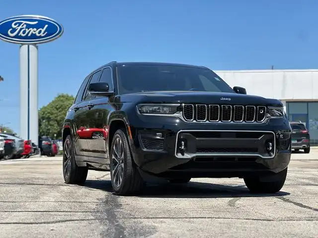 2023 Jeep Grand Cherokee Overland 4x4's photo
