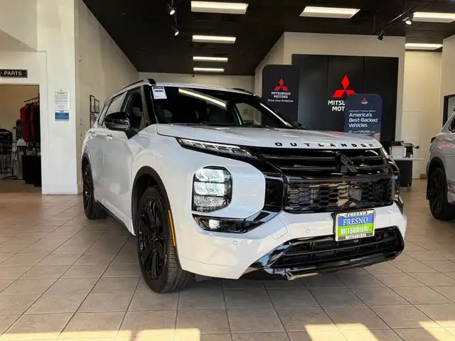 2026 Mitsubishi Outlander Black Edition FWD's photo