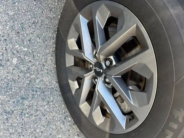2024 Kia Telluride LX FWD's photo