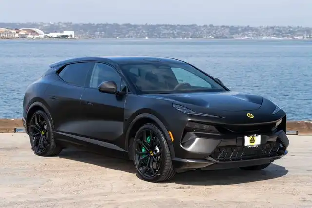 2025 Lotus Eletre Carbon's photo