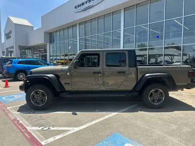 2020 Jeep Gladiator Sport's photo