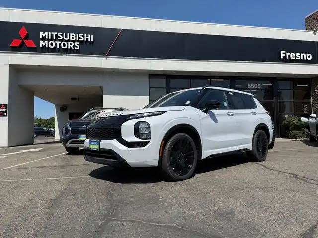 2026 Mitsubishi Outlander Black Edition FWD's photo