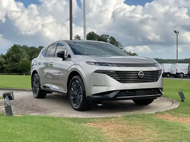 2025 Nissan Murano Platinum AWD's photo