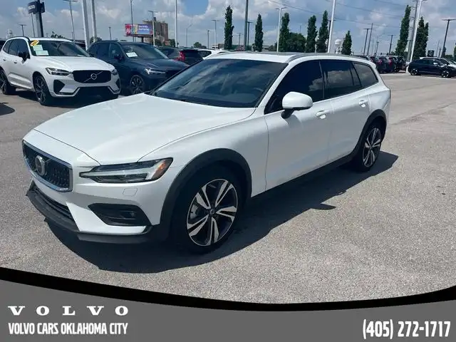 2026 Volvo V60 Cross Country B5 Plus AWD's photo