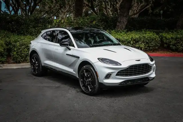 2022 Aston Martin DBX 4.0 V8 AWD's photo