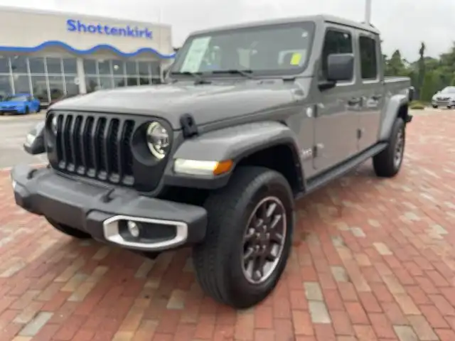 2022 Jeep Gladiator Overland's photo