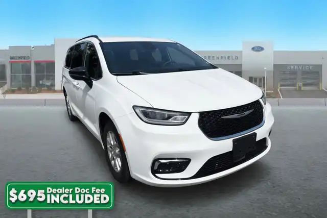 2025 Chrysler Pacifica Select's photo
