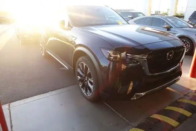 2025 Mazda CX-90 PHEV Premium Plus Package's photo