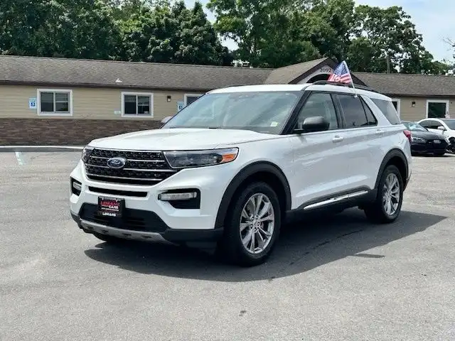 2021 Ford Explorer XLT 4WD's photo