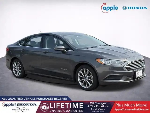 2017 Ford Fusion SE's photo