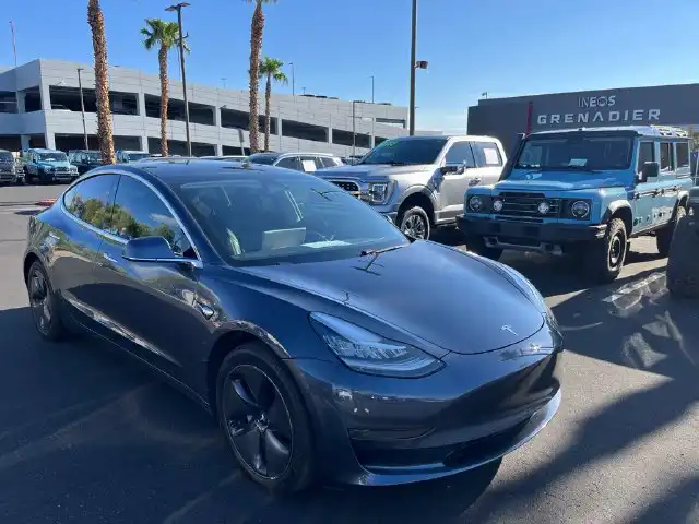 2020 Tesla Model 3 Standard Range Plus's photo