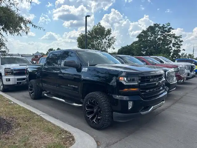 2017 Chevrolet Silverado 1500 Z71 4WD Crew Cab Short Box LT's photo
