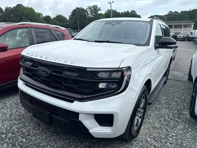 2025 Ford Expedition Active's photo