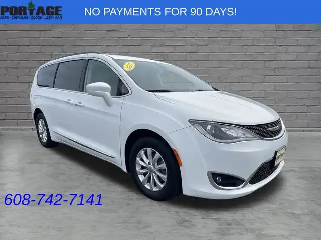 2017 Chrysler Pacifica Touring L's photo